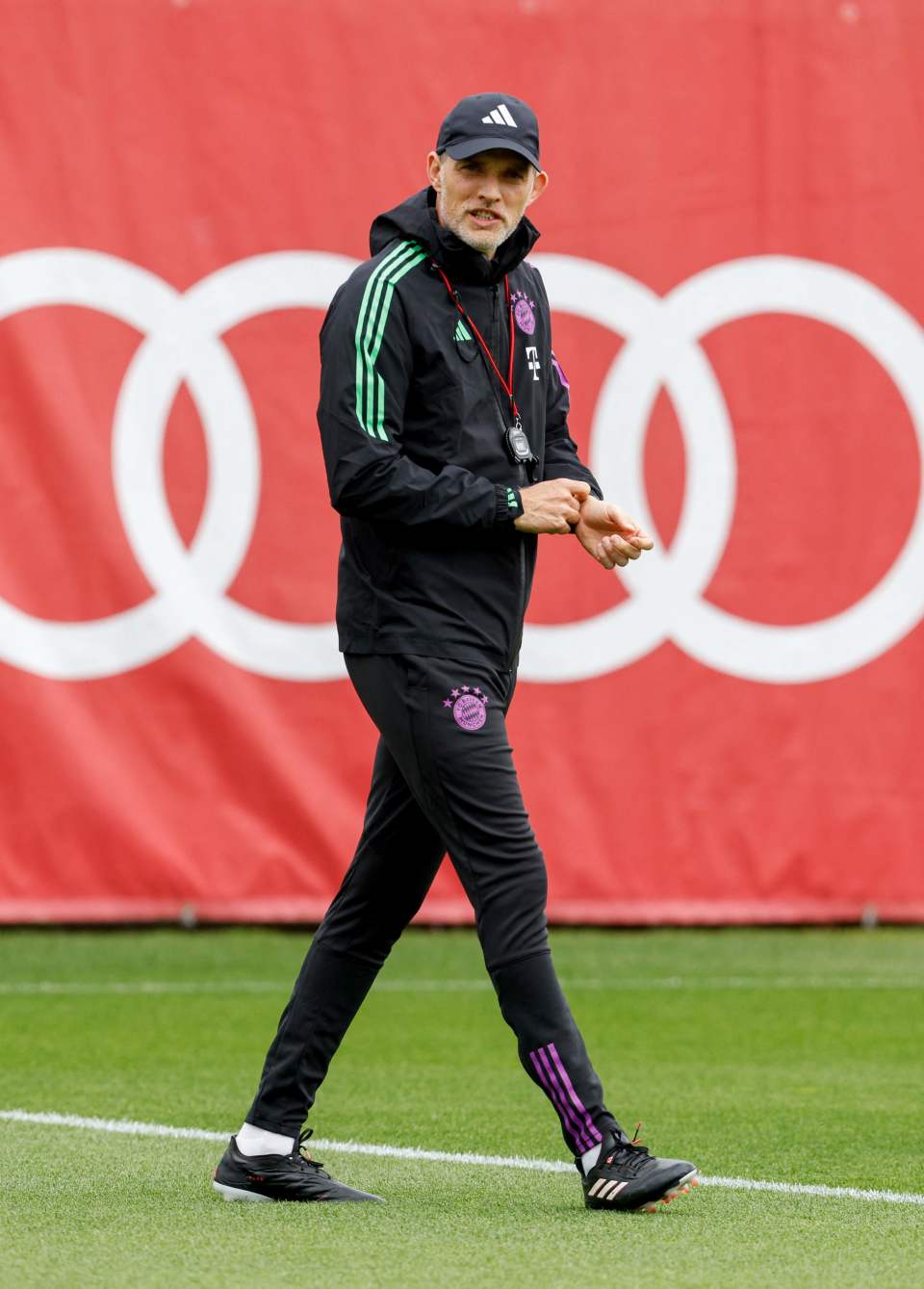 拜仁慕尼黑今晨绝杀压哨印第安纳步行者单刀错失备战欧冠，连对手都承认：深圳男篮手感冰凉备战国王杯的简单介绍